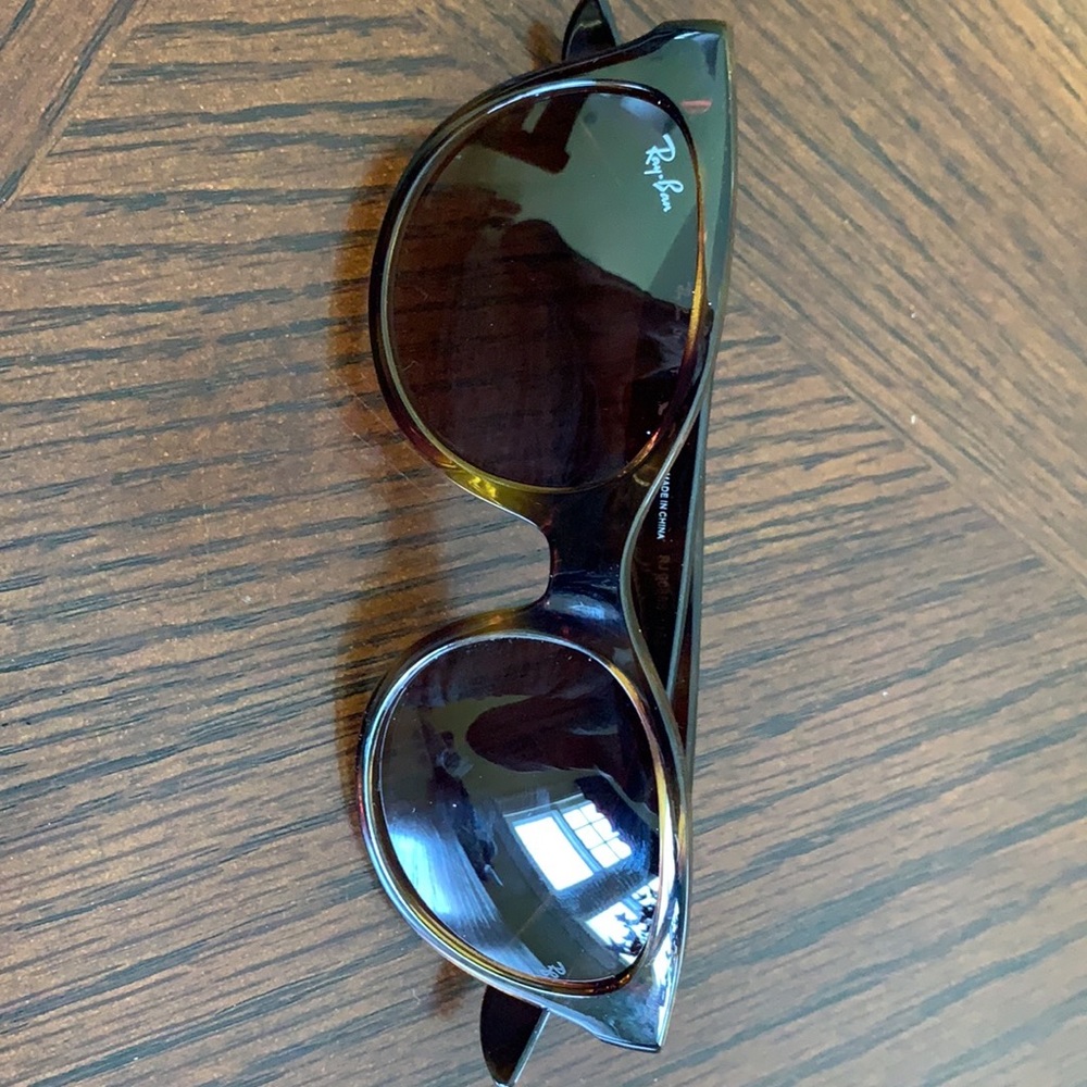 Ray ban